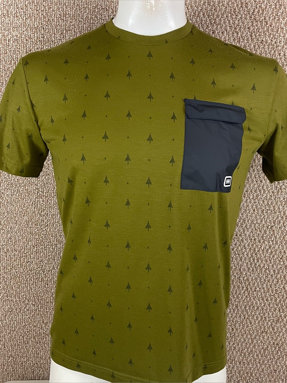Helly Hansen T Shirt Men’s Medium Pocket Short Sleeve Green Hiking Gorpcore T179